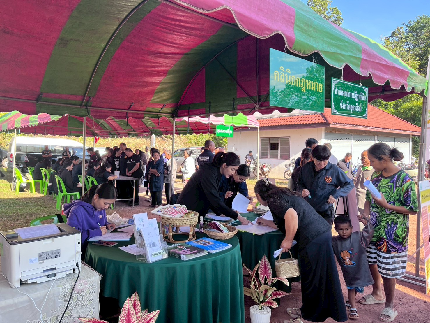 title - ส.ป.ก. อุตรดิตถ์ ร่วมให้บริการโครงการคลินิกเกษตรเคลื่อนที่ในพระราชานุเคราะห์ สมเด็จพระบรมโอรสาธิราชฯ สยามมกุฎราชกุมาร ไตรมาสที่ ๑ ประจำปีงบประมาณ พ.ศ. ๒๕๖๙